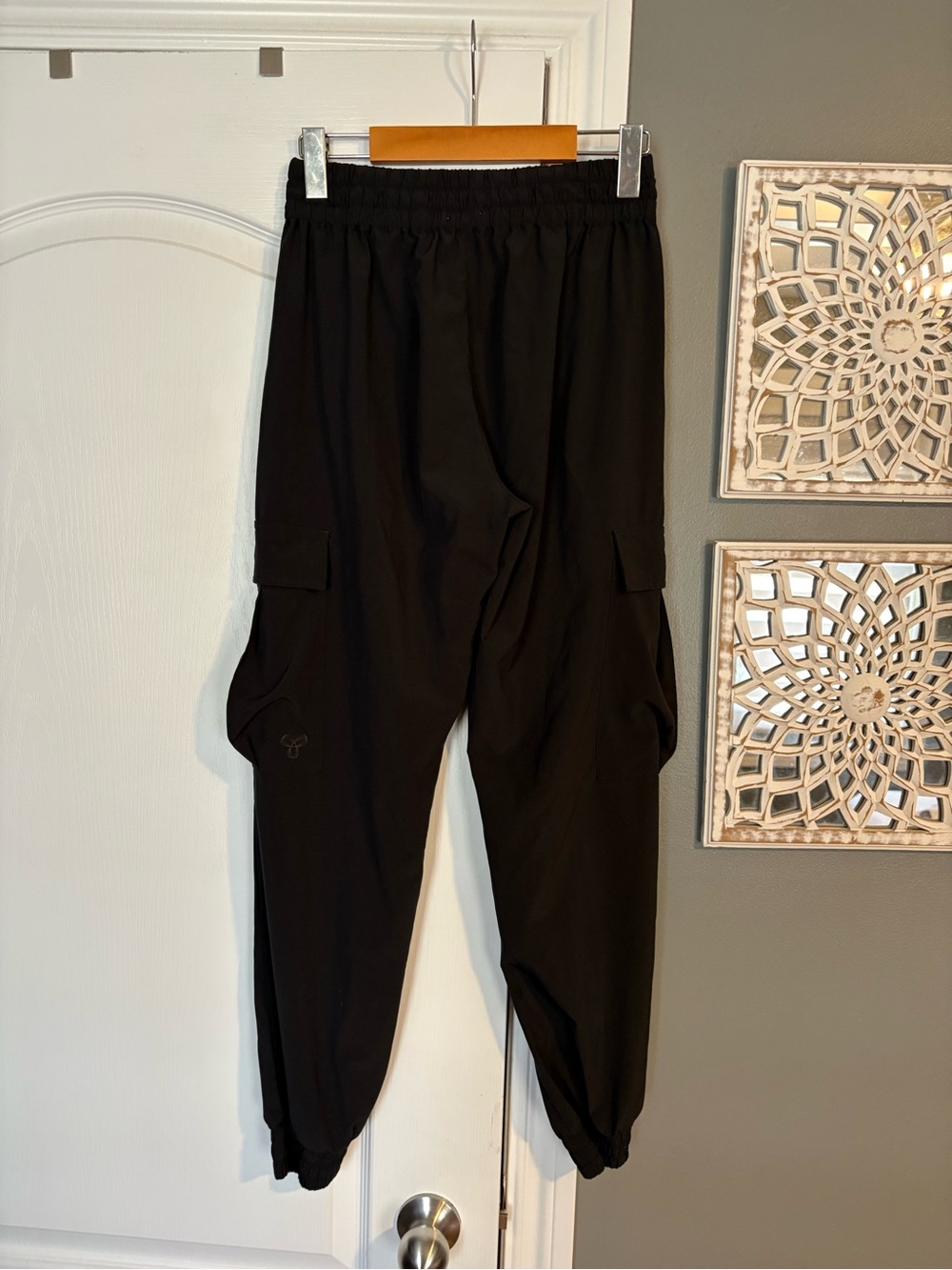 Aritzia | TNA Black Cargo Jogger Pants - Picture 5 of 7